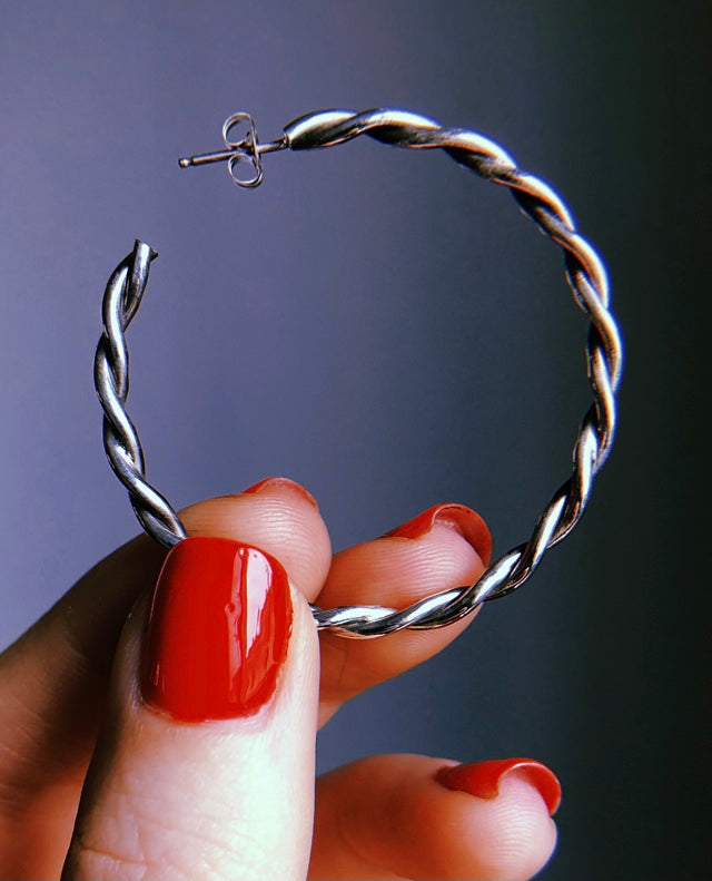 Twisted Hoops L